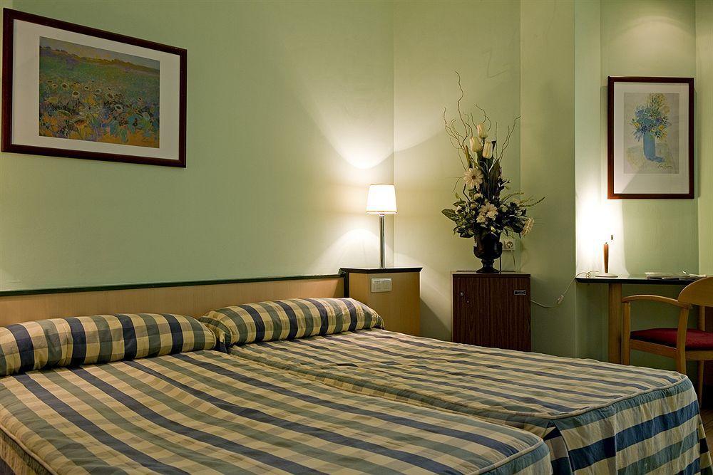 Hotel Nuevo Zenit Calahorra Chambre photo