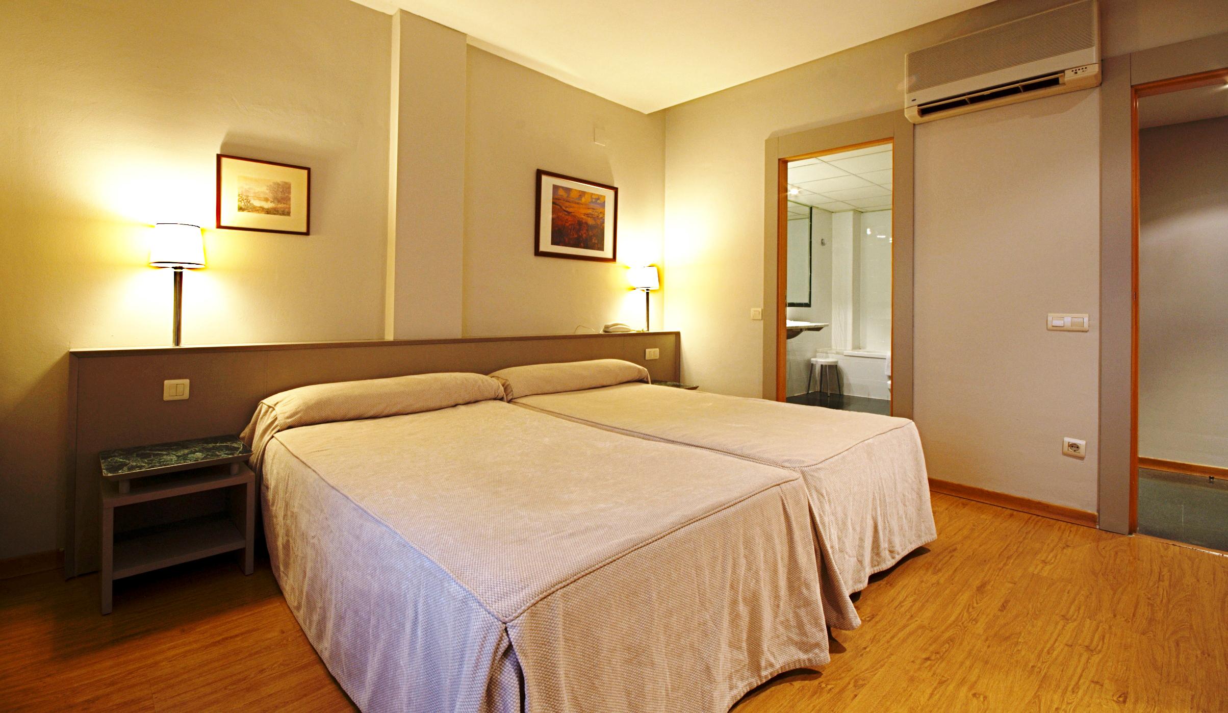 Hotel Nuevo Zenit Calahorra Extérieur photo