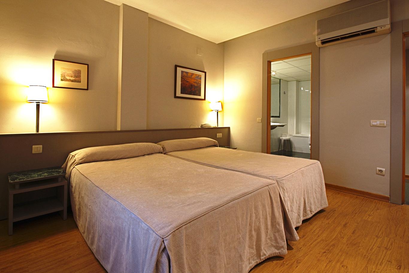 Hotel Nuevo Zenit Calahorra Extérieur photo