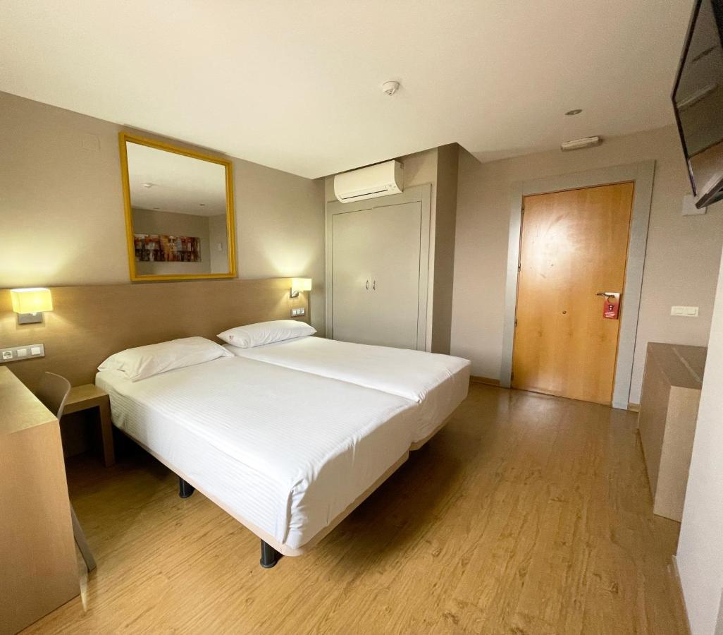 Hotel Nuevo Zenit Calahorra Extérieur photo