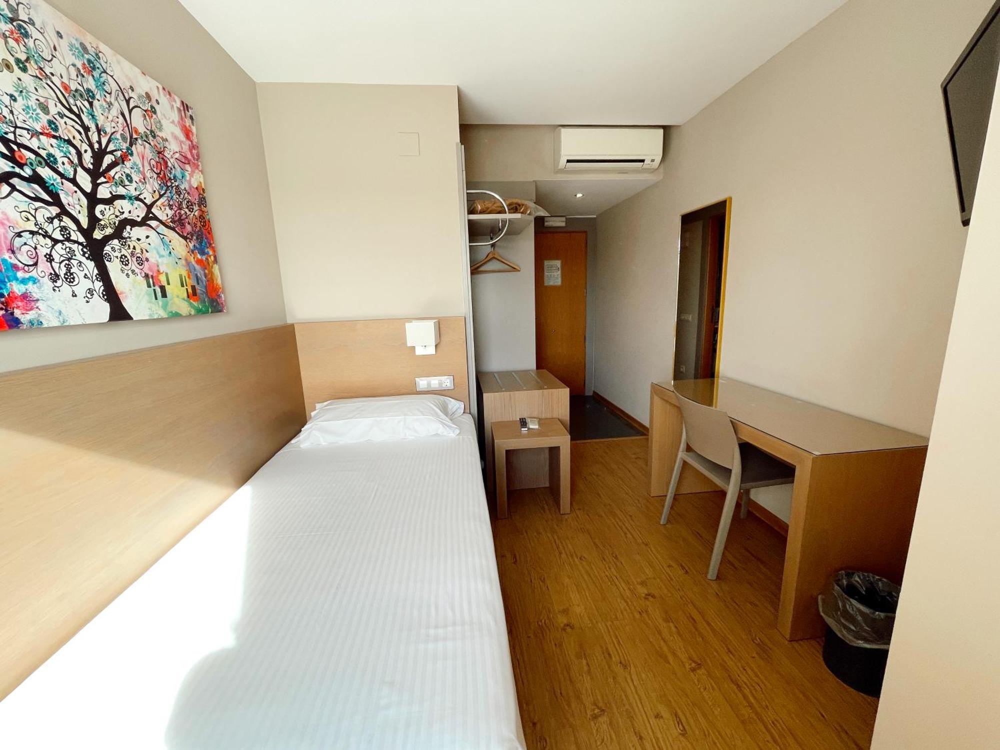 Hotel Nuevo Zenit Calahorra Extérieur photo