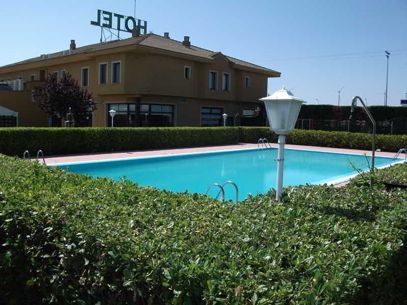 Hotel Nuevo Zenit Calahorra Extérieur photo