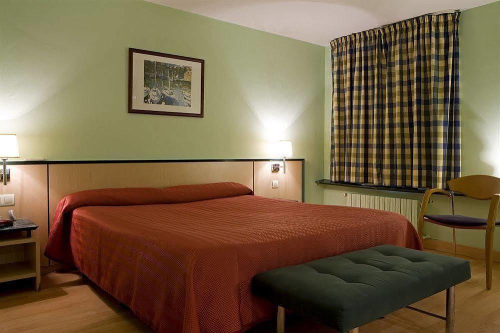 Hotel Nuevo Zenit Calahorra Extérieur photo